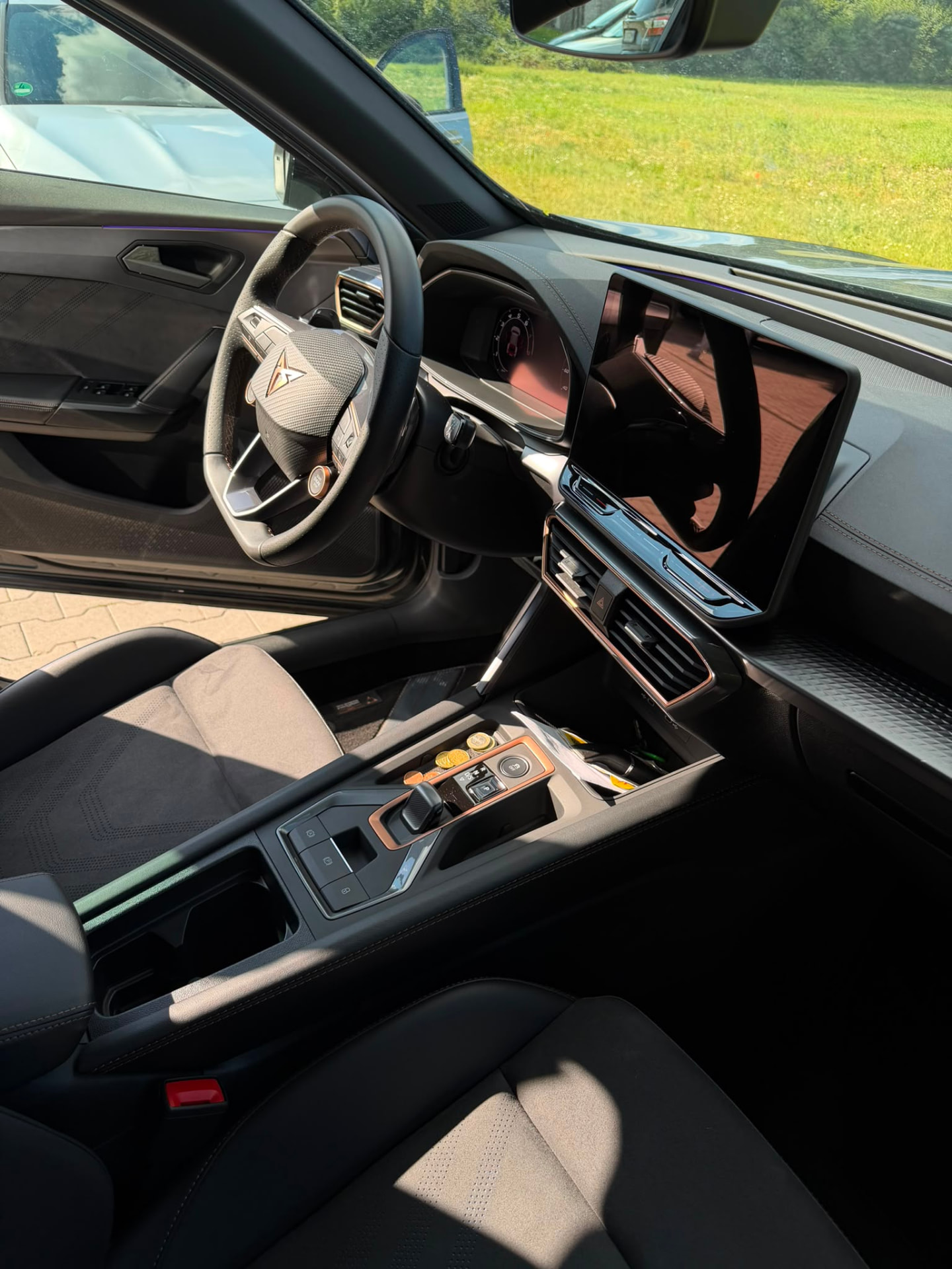 Frisch aufbereitetes Fahrzeug-Cockpit